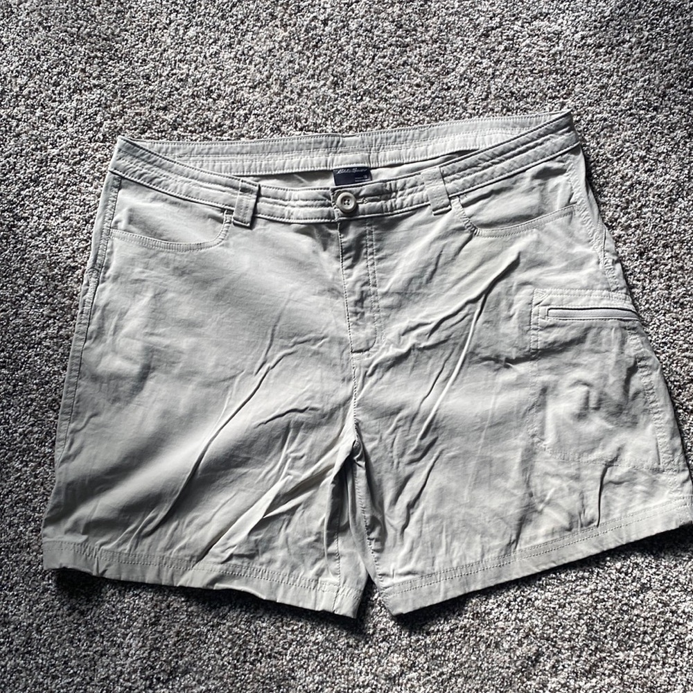 Women’s Eddie Bauer shorts, size 18.